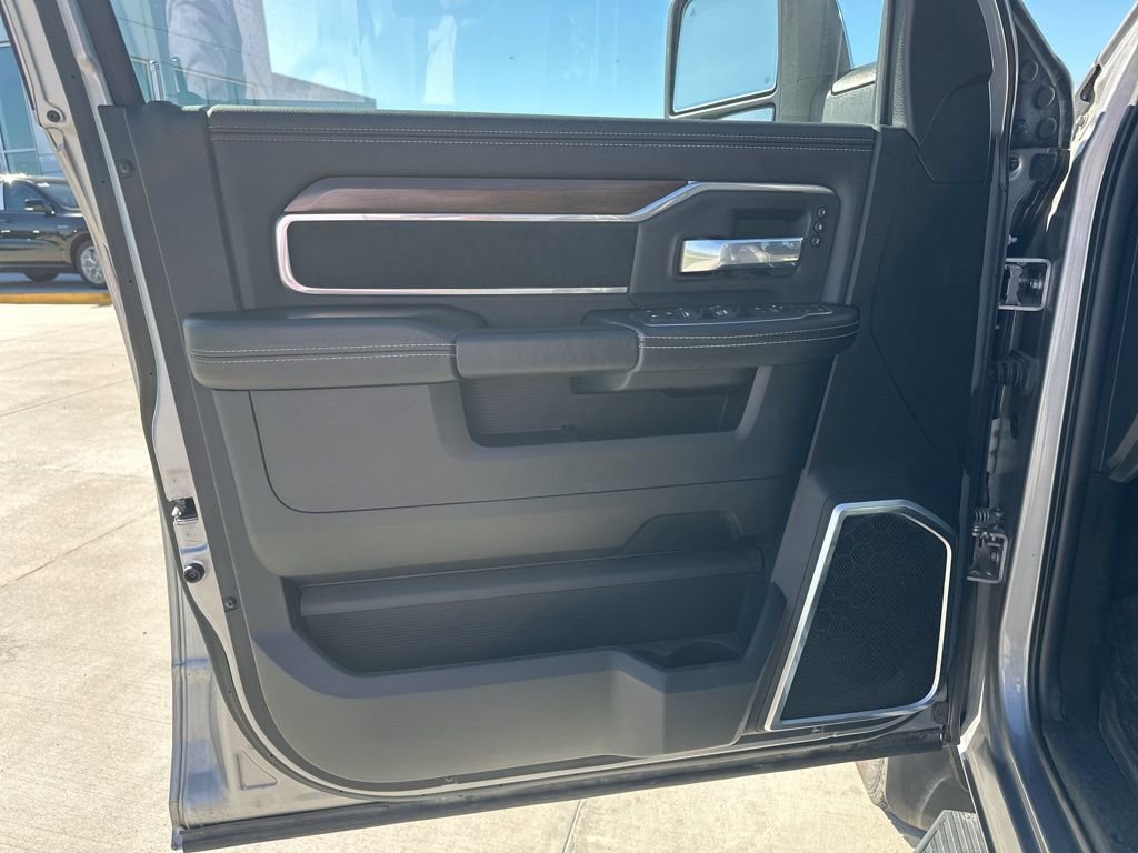 Used 2024 RAM 3500 Laramie AWD/4WD image 12
