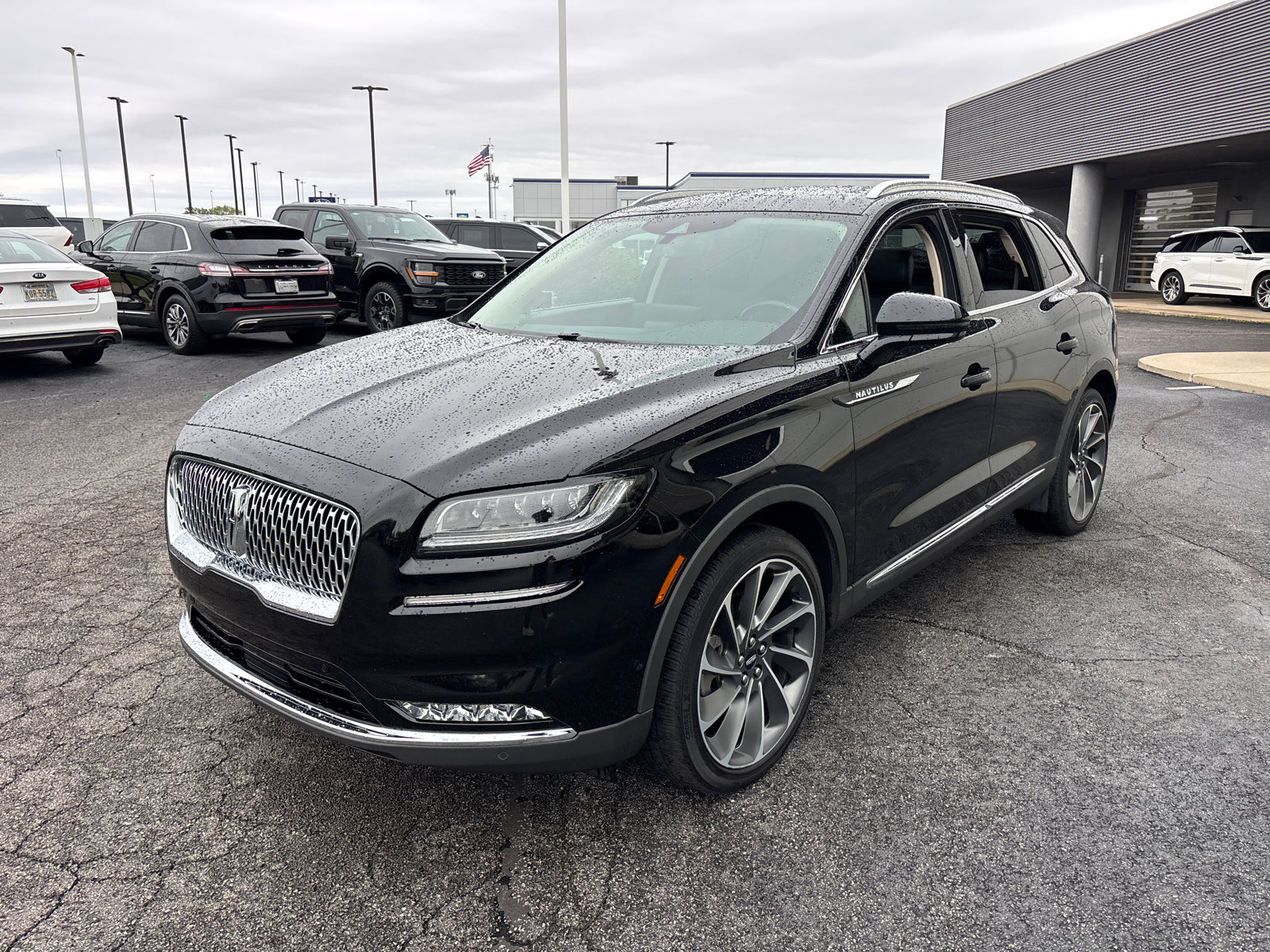 Certified 2023 Lincoln Nautilus Reserve w/ Equipment Group 202A AWD/4WD image 3