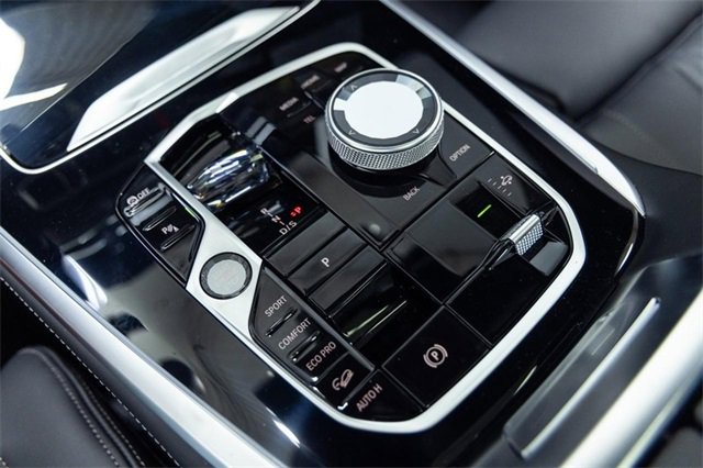 New 2026 BMW X7 M60i image 23