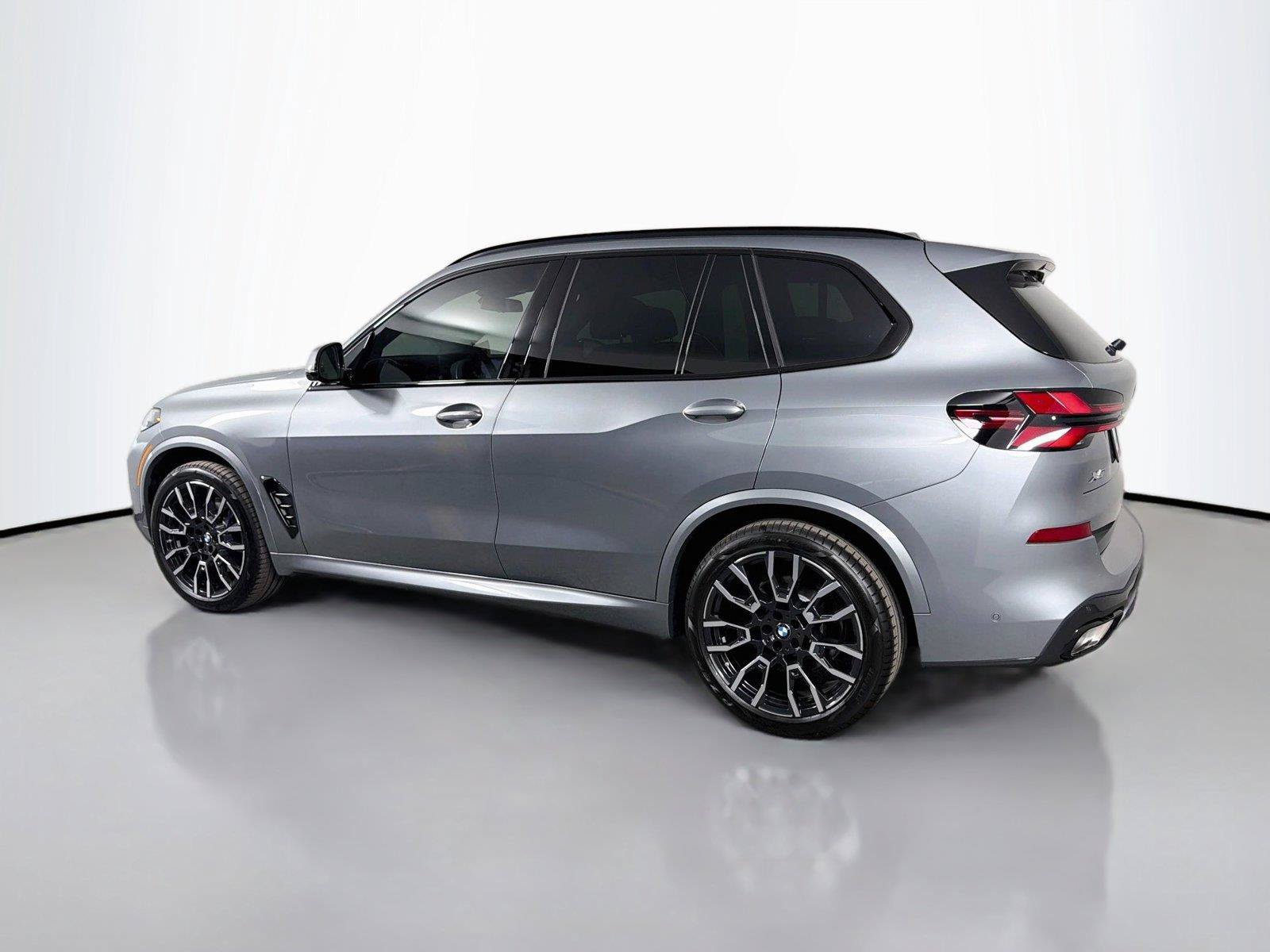 New 2026 BMW X5 xDrive40i w/ M Sport Package AWD/4WD image 7