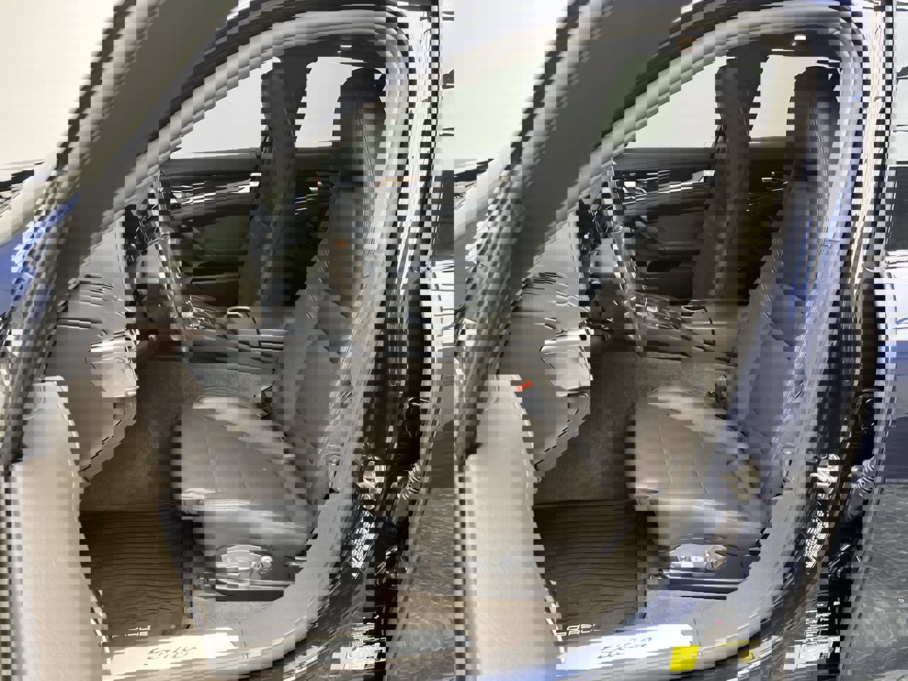 Used 2016 Porsche Panamera 4 Edition image 10