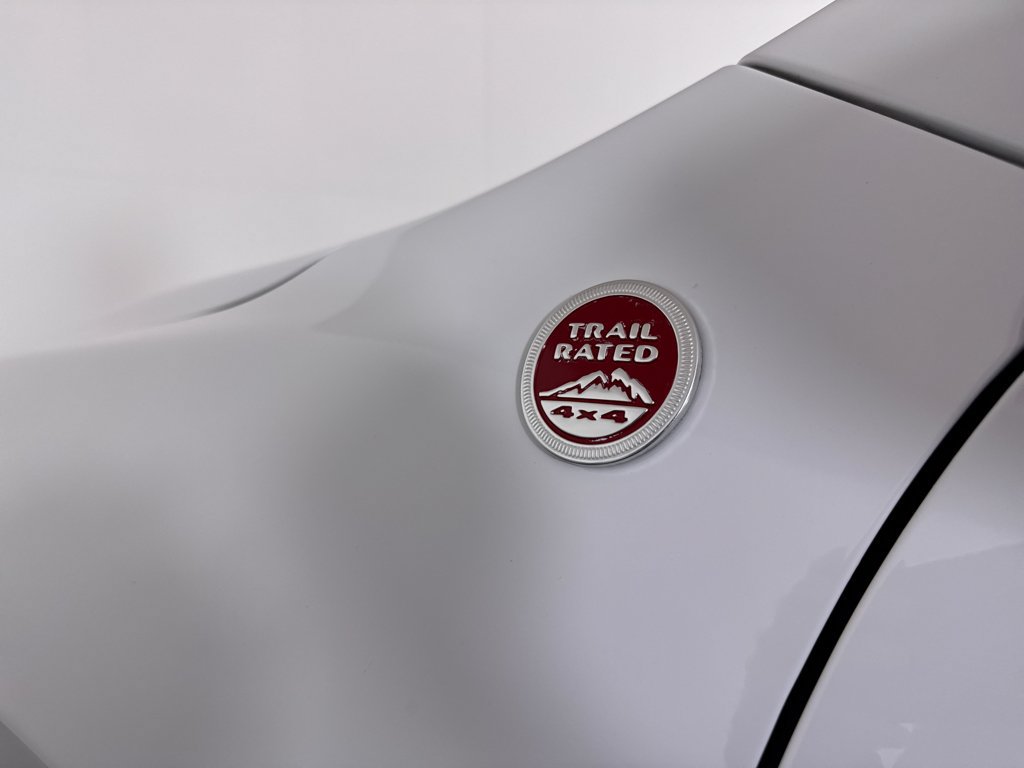 Used 2019 Jeep Cherokee Trailhawk AWD/4WD image 26