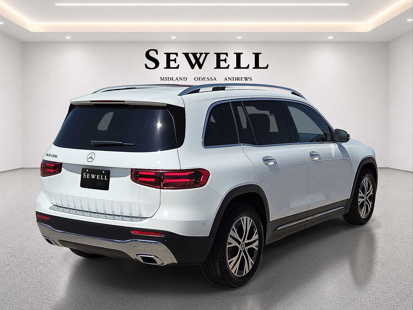 Used 2024 Mercedes-Benz GLB 250 image 4