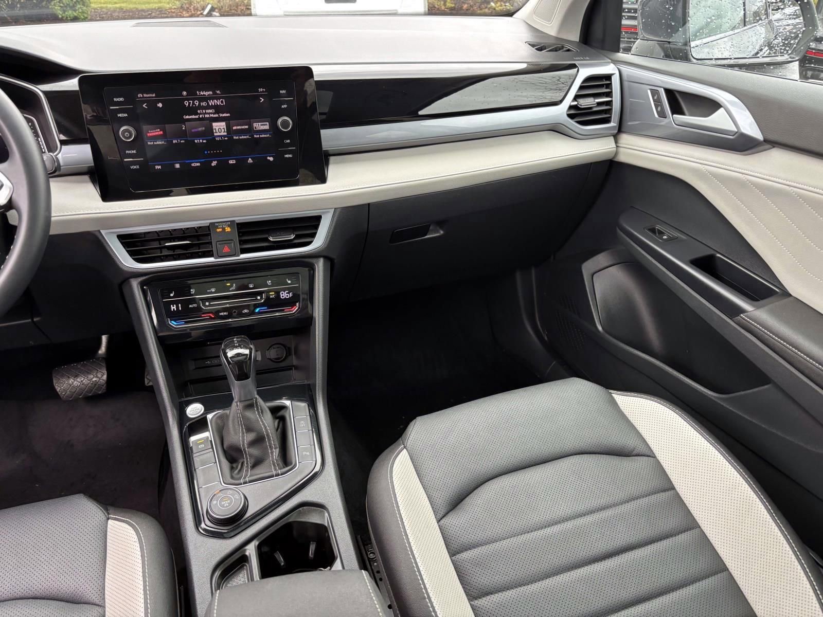 Used 2025 Volkswagen Taos SEL image 31