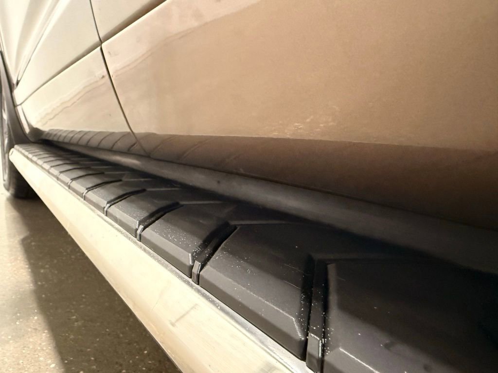 Used 2018 Toyota Highlander XLE image 12