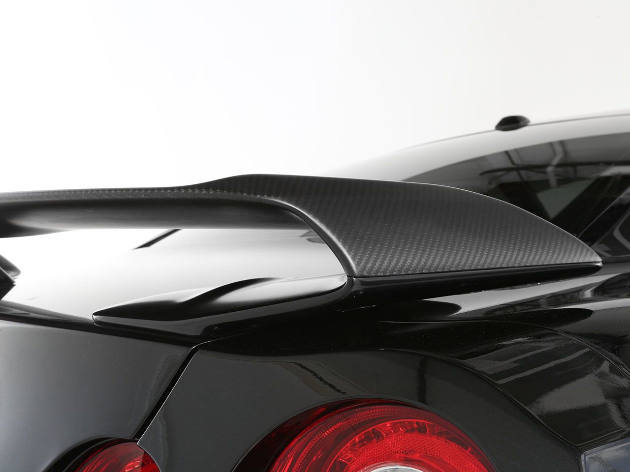 Used 2015 Nissan GT-R Black Edition image 12