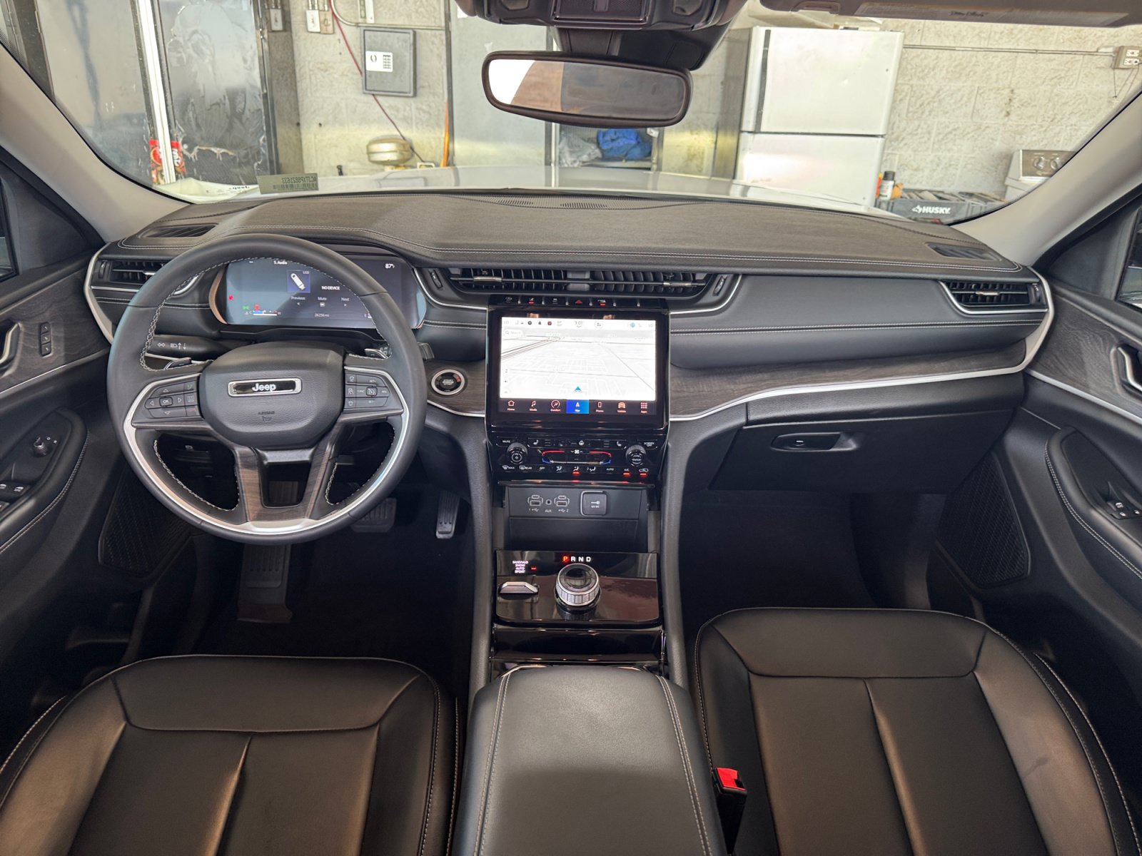 Used 2023 Jeep Grand Cherokee Limited AWD/4WD image 28