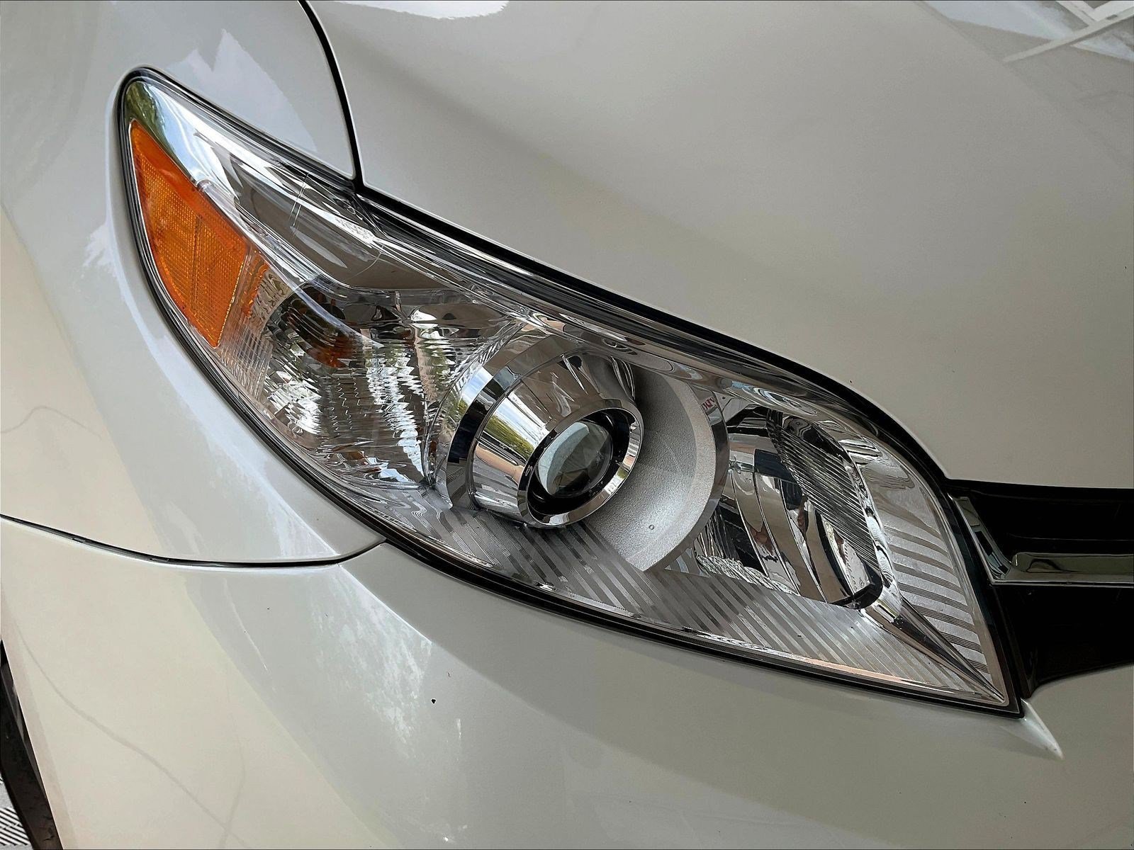 Used 2019 Toyota Sienna XLE w/ XLE Navigation Package FWD image 30