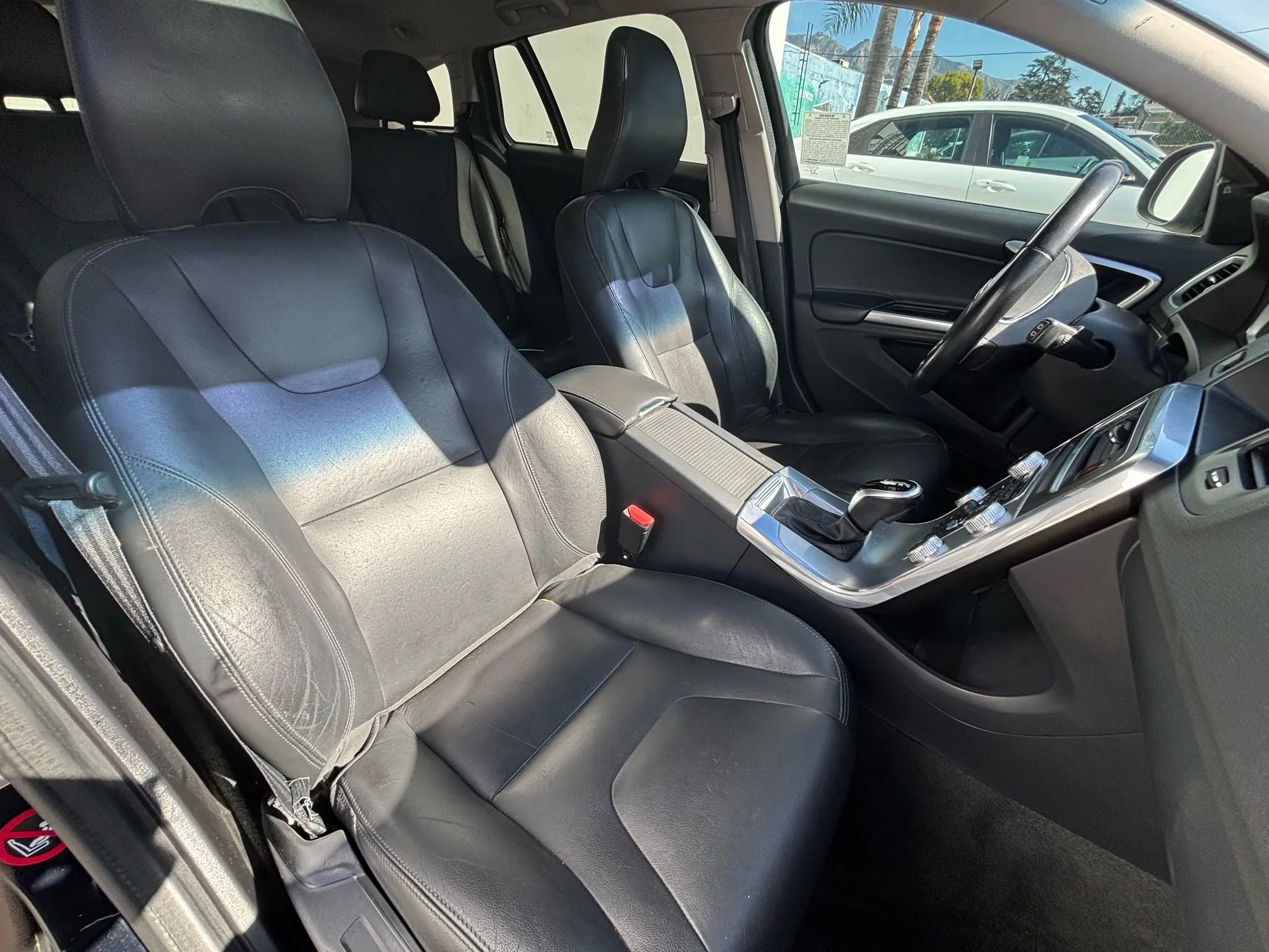 Used 2017 Volvo V60 T5 Premier w/ Convenience Package image 23