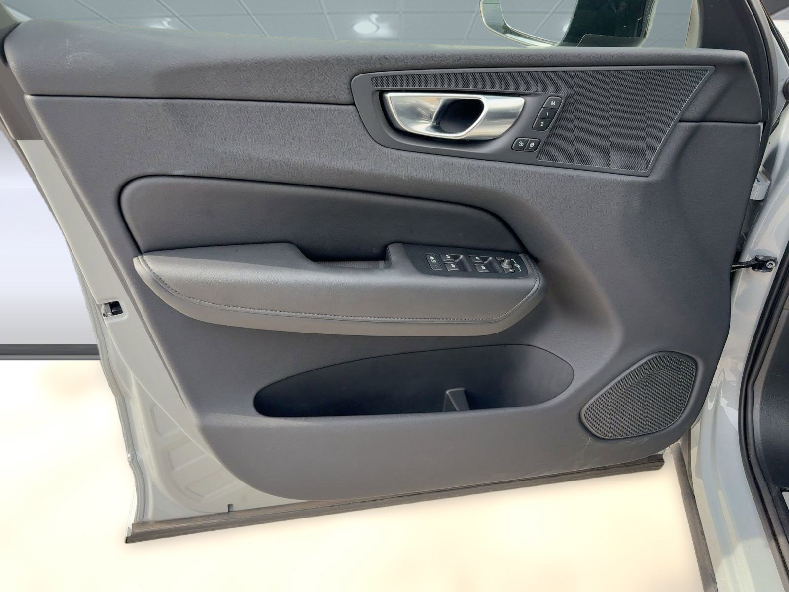 Certified 2025 Volvo XC60 B5 Plus image 20