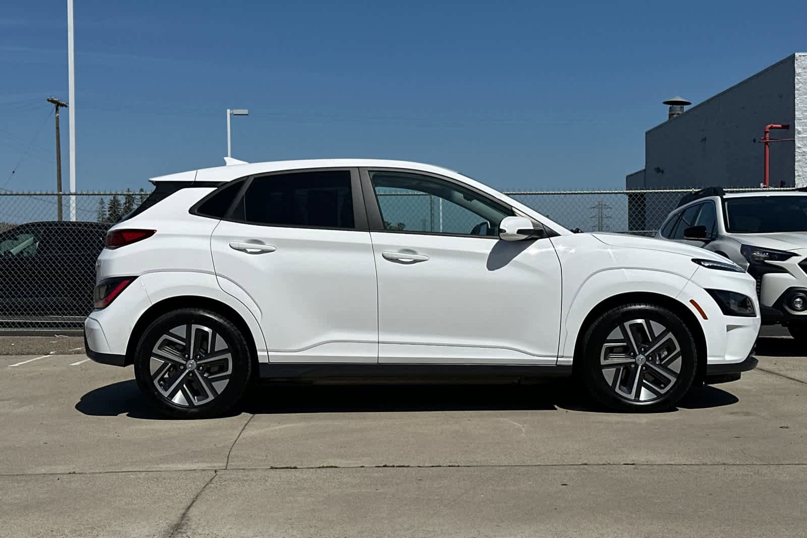 Used 2022 Hyundai Kona SEL w/ Convenience Package FWD image 2