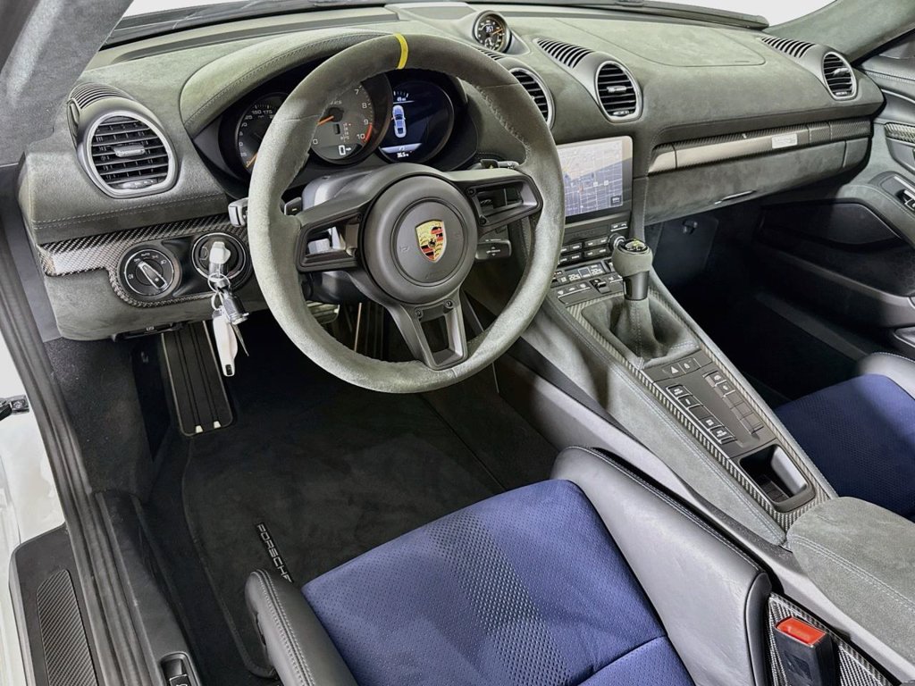 Certified 2025 Porsche 718 Cayman GT4 RS RWD image 4