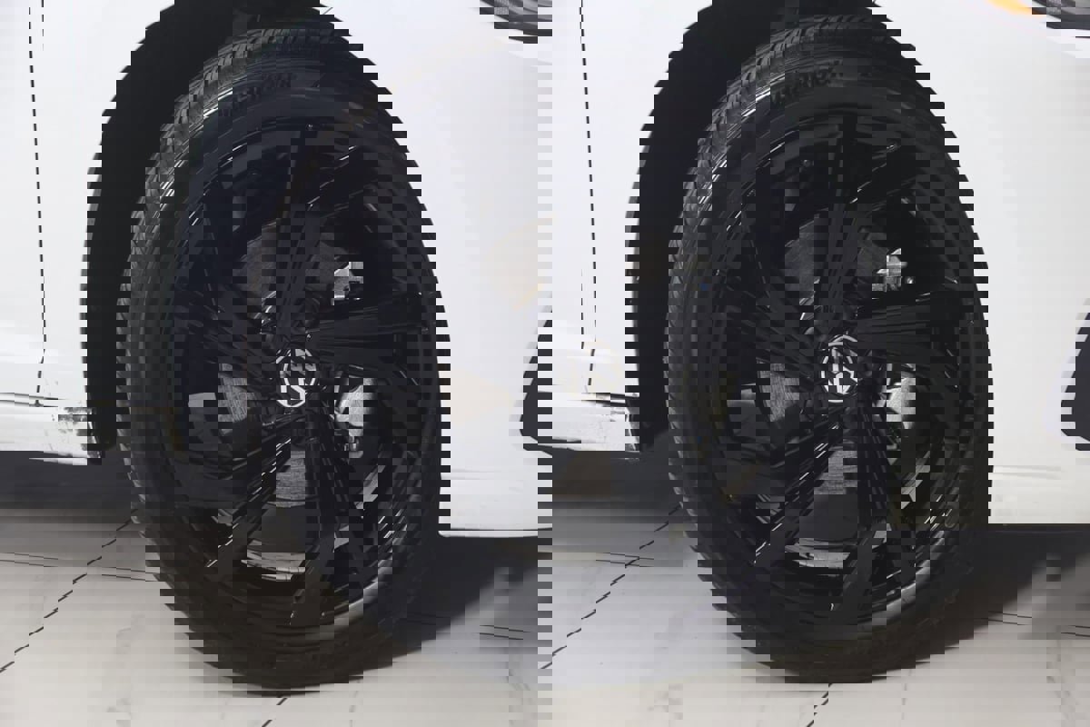 Used 2025 Volkswagen Jetta SE image 14