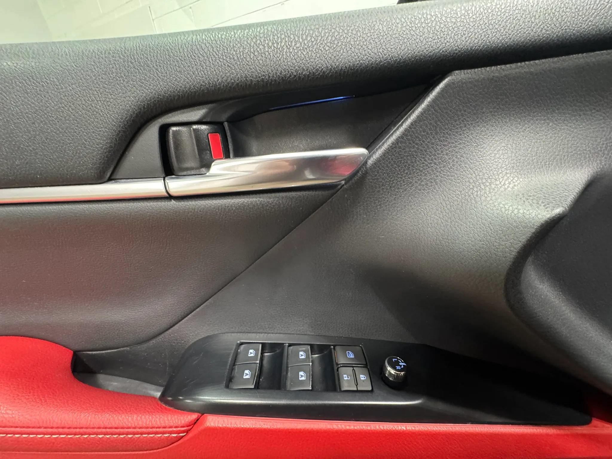 Used 2020 Toyota Camry XSE AWD/4WD image 12