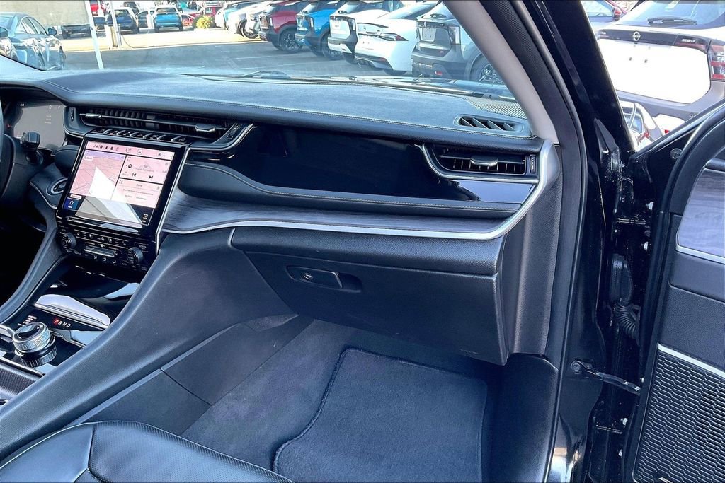 Used 2024 Jeep Grand Cherokee Limited w/ Luxury Tech Group II image 17