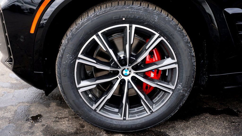 New 2026 BMW X5 xDrive40i w/ M Sport Package AWD/4WD image 3
