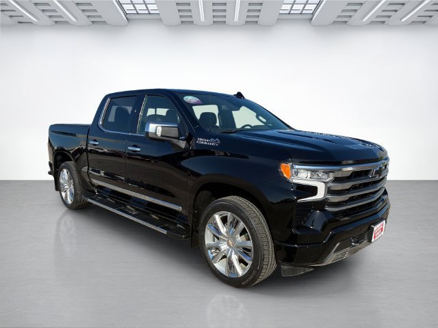 Used 2024 Chevrolet Silverado 1500 High Country w/ High Country Premium Package AWD/4WD image 2
