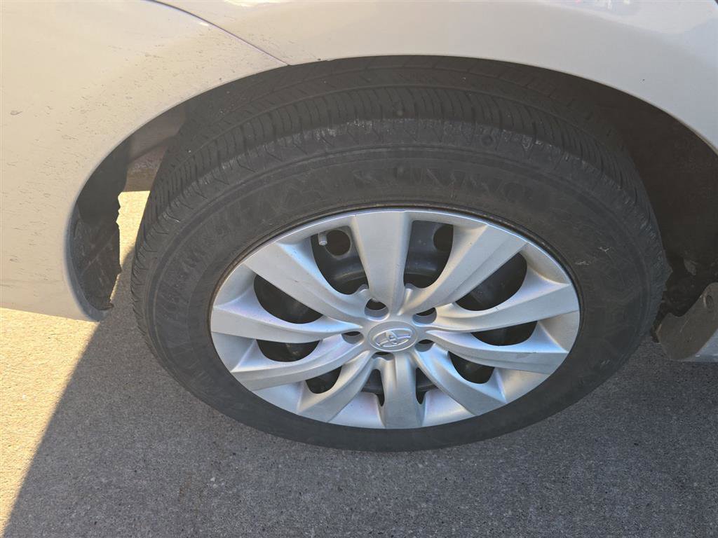 Used 2013 Toyota Corolla LE FWD image 19