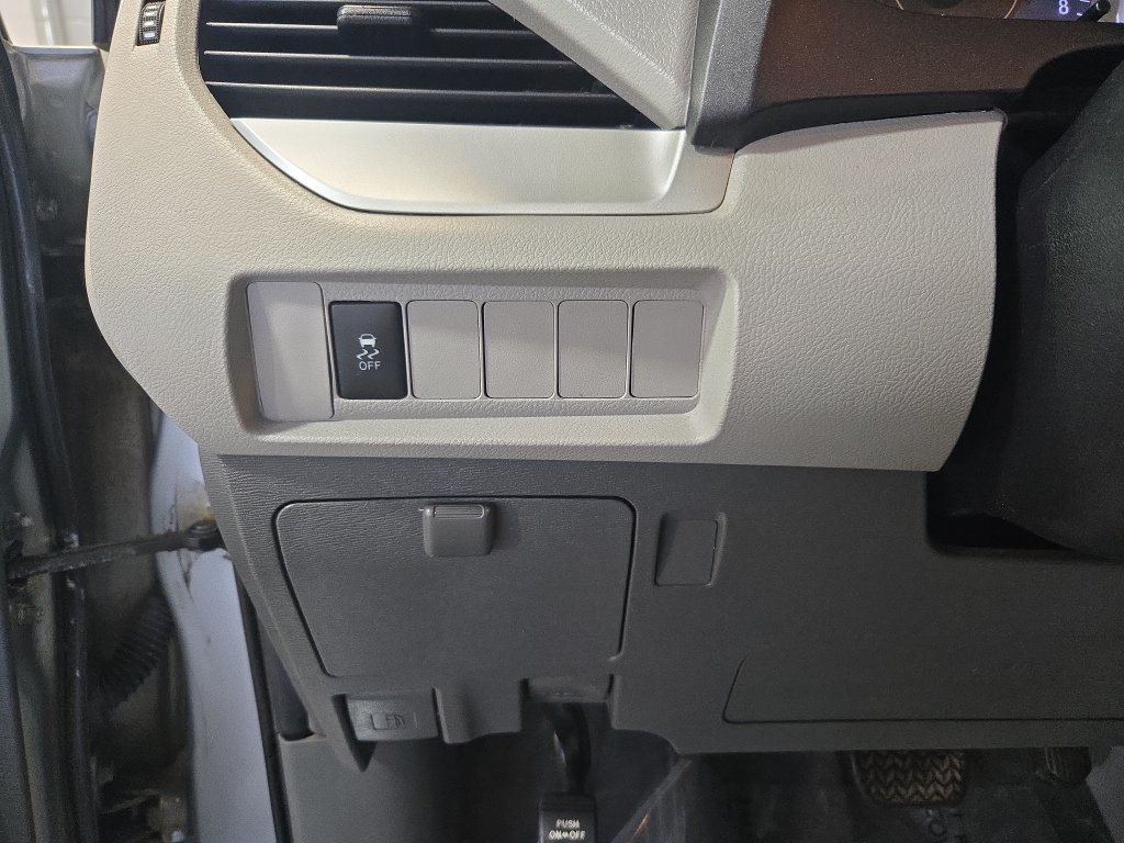Used 2020 Toyota Sienna L FWD image 29
