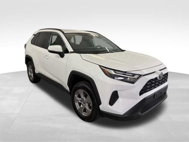 Used 2025 Toyota RAV4 XLE AWD/4WD image 4