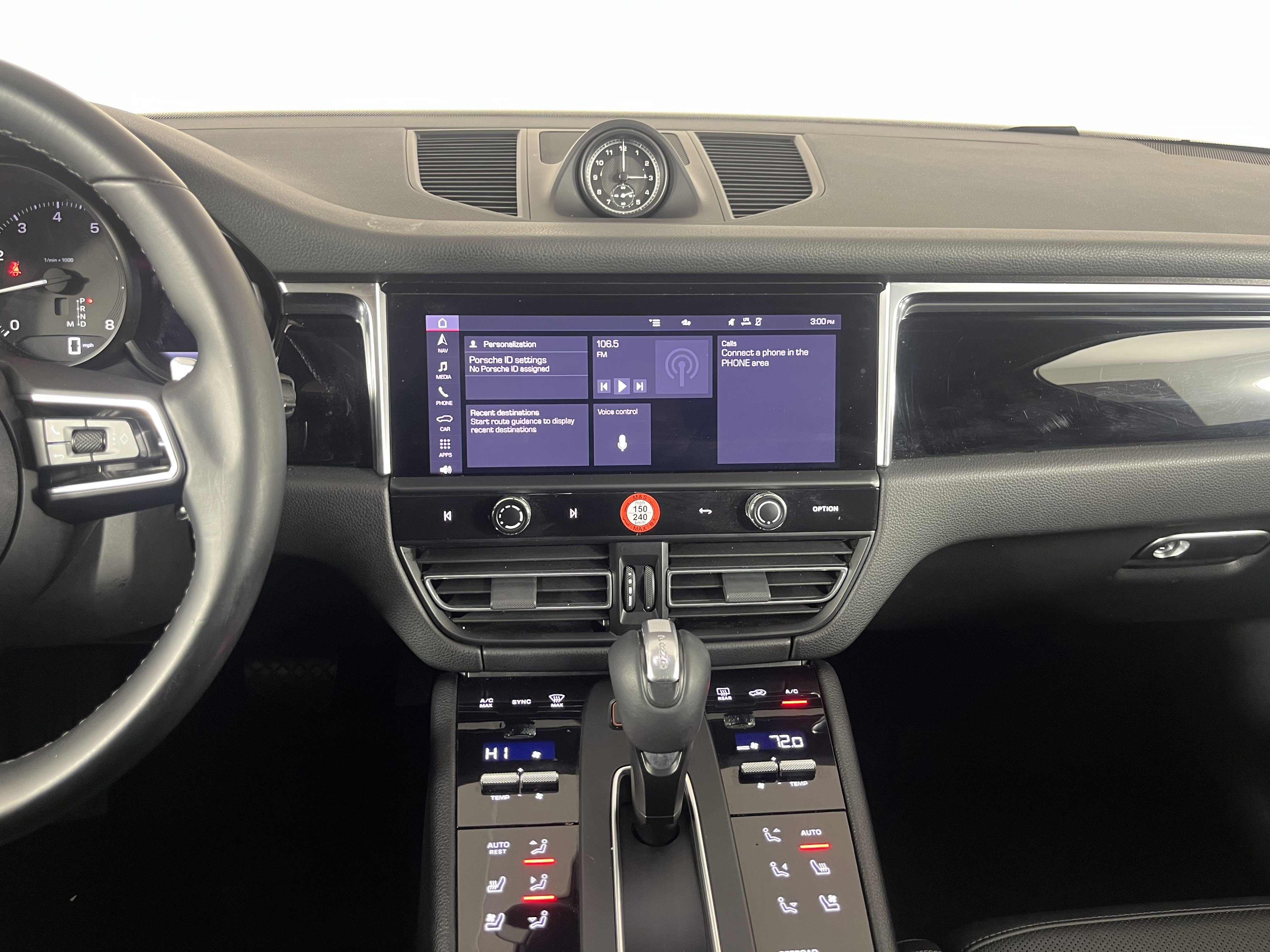 Used 2022 Porsche Macan w/ Premium Package Plus image 14