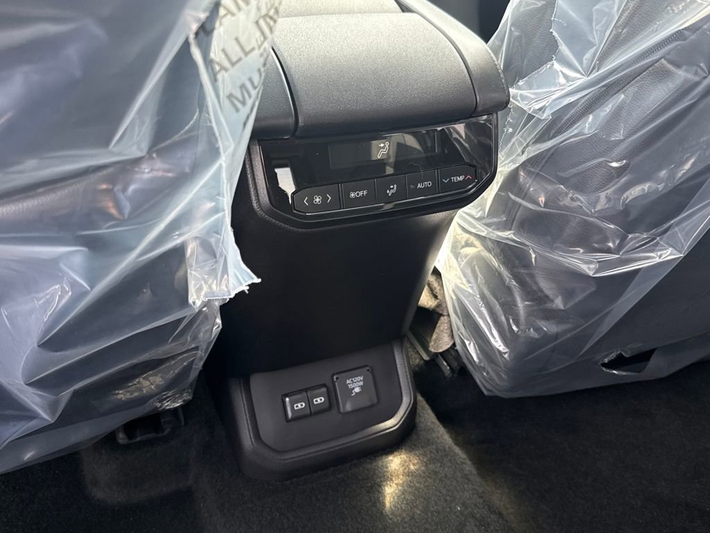 New 2026 Toyota Highlander Limited image 13