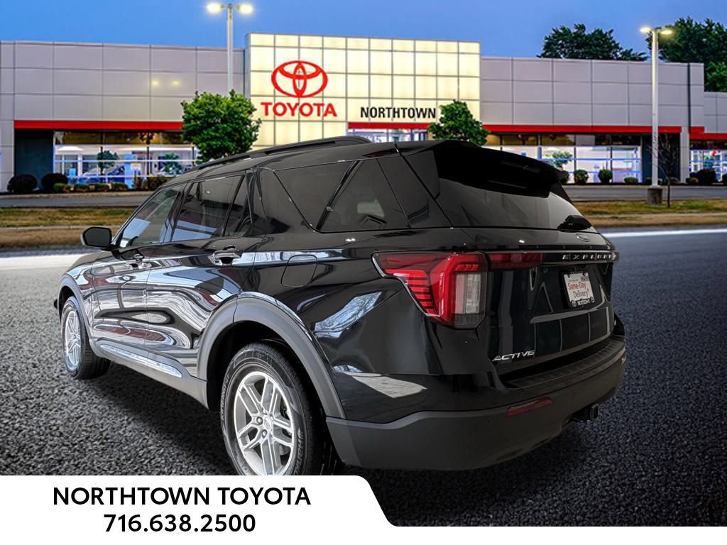 Used 2025 Ford Explorer Active image 3