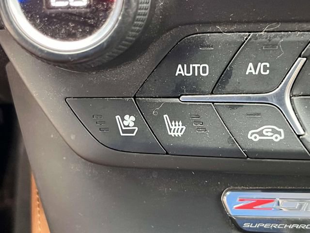 Used 2015 Chevrolet Corvette Z06 w/ 3LZ Preferred Equipment Group image 26