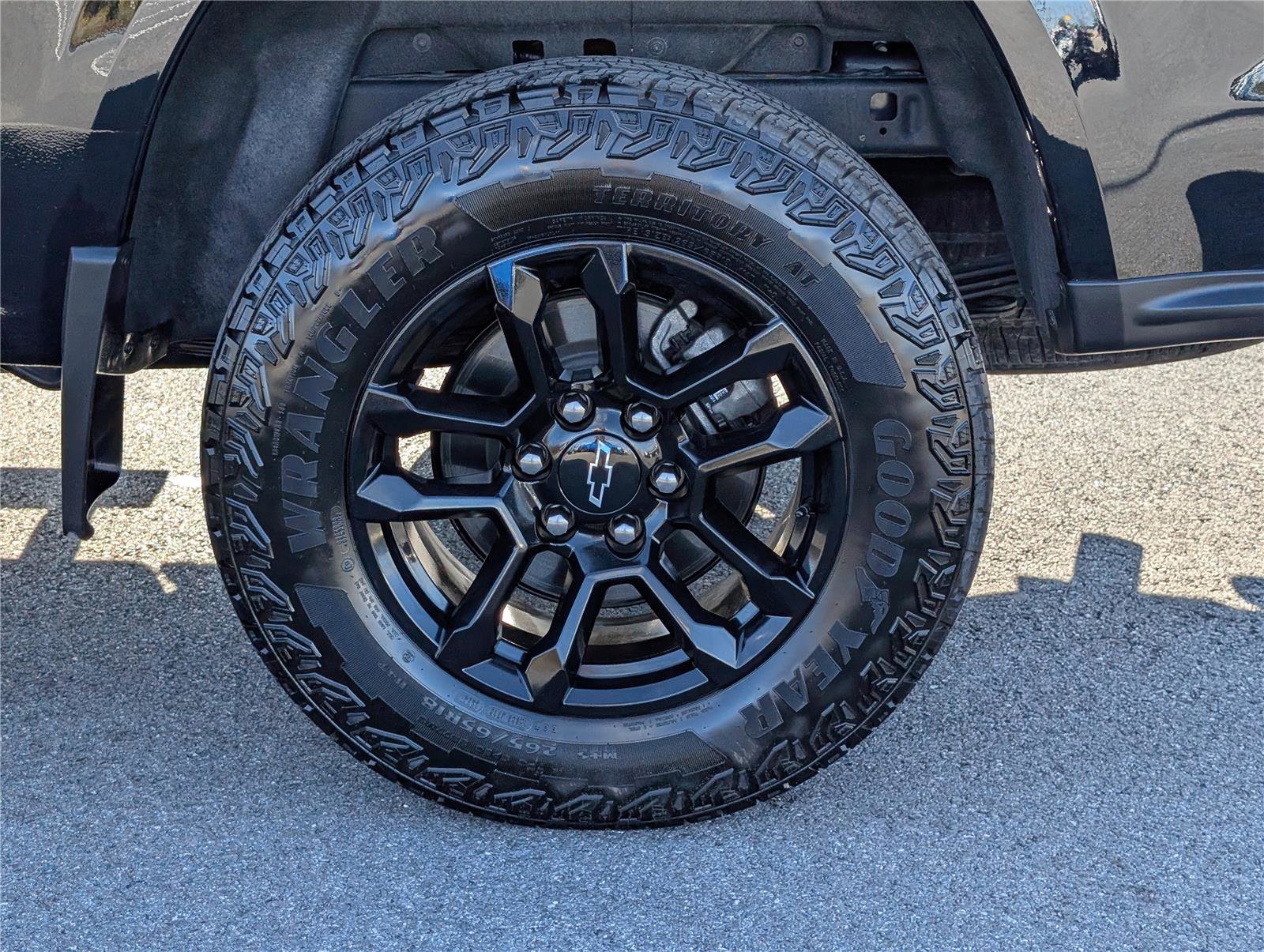 Used 2025 Chevrolet Colorado Z71 w/ Midnight Edition image 11