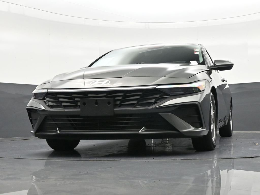 Used 2025 Hyundai Elantra SE image 30