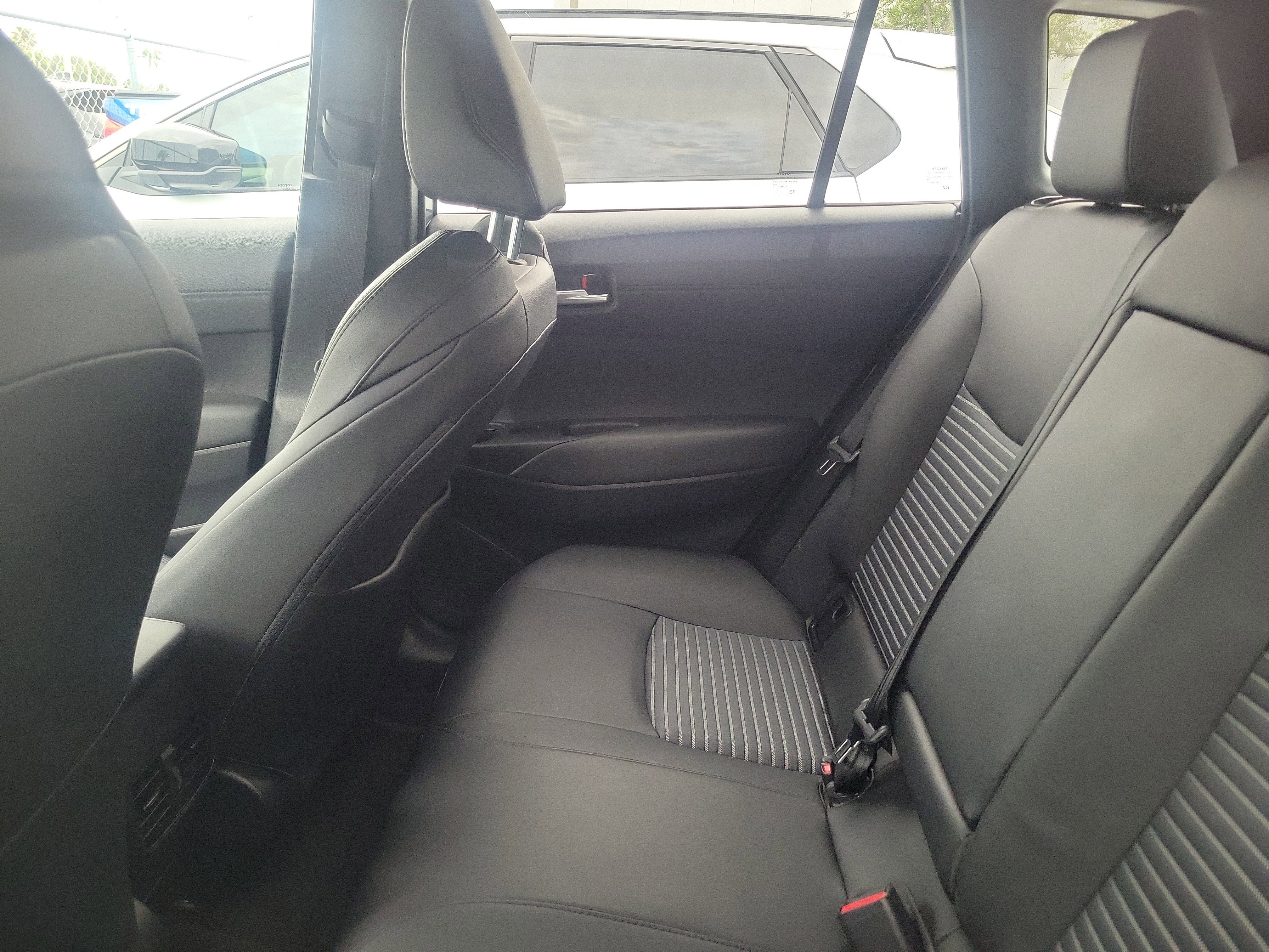 Used 2024 Toyota Corolla Cross AWD Hybrid w/ Convenience Package image 4