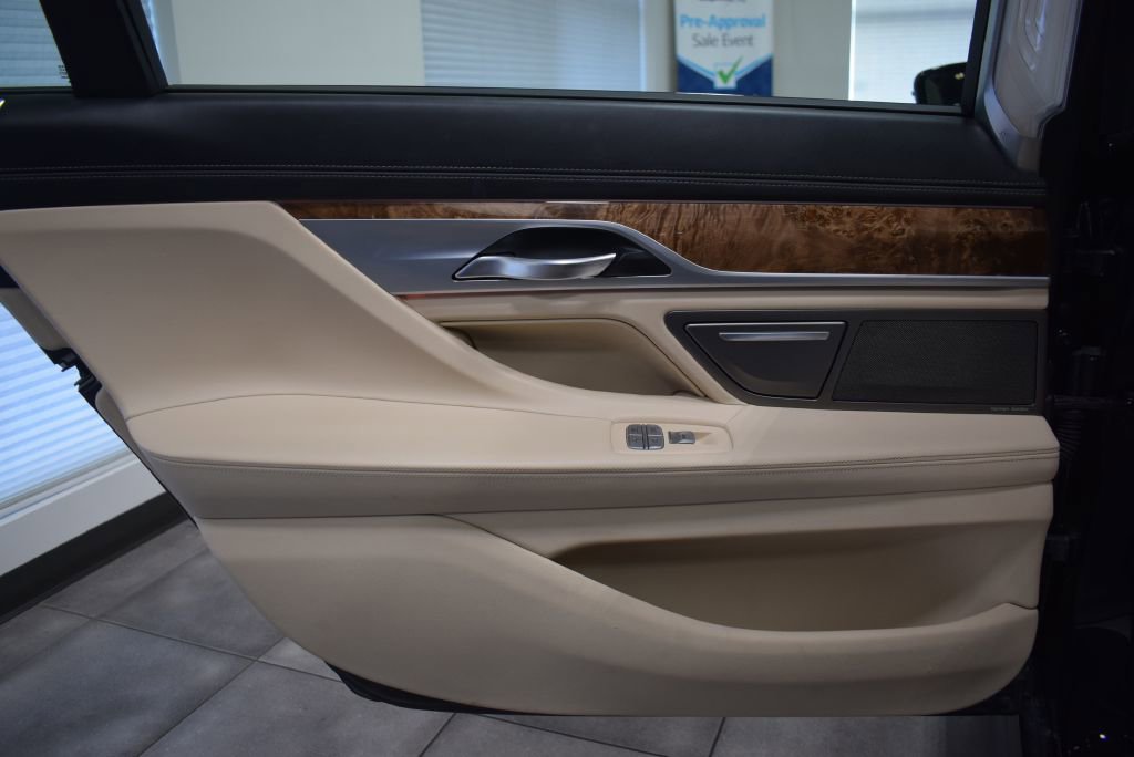 Used 2017 BMW 750i xDrive image 12