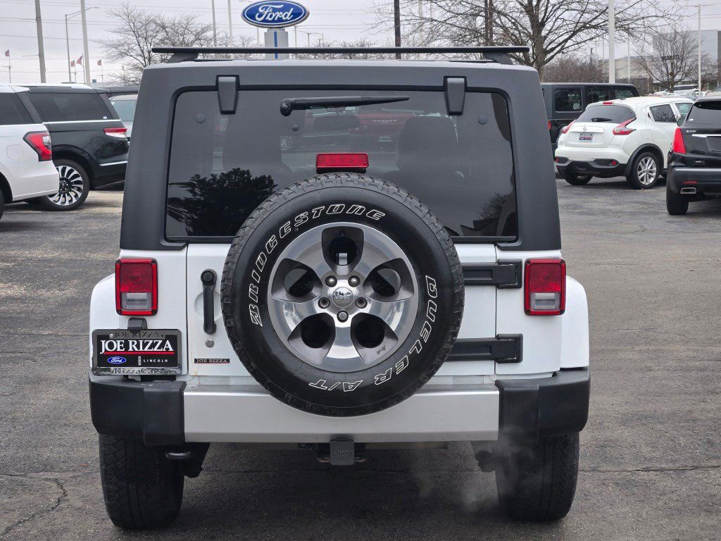 Used 2017 Jeep Wrangler Unlimited Sahara w/ Connectivity Group AWD/4WD image 11
