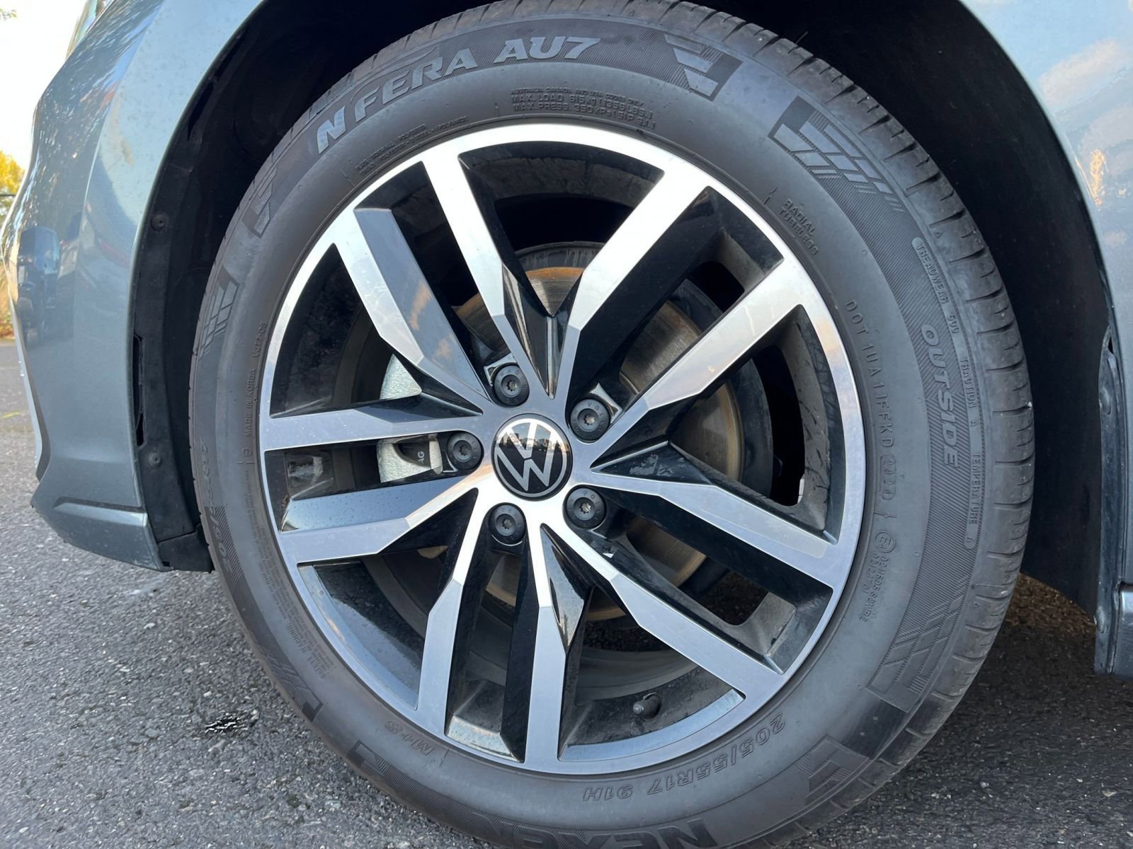 Used 2025 Volkswagen Jetta SE image 30