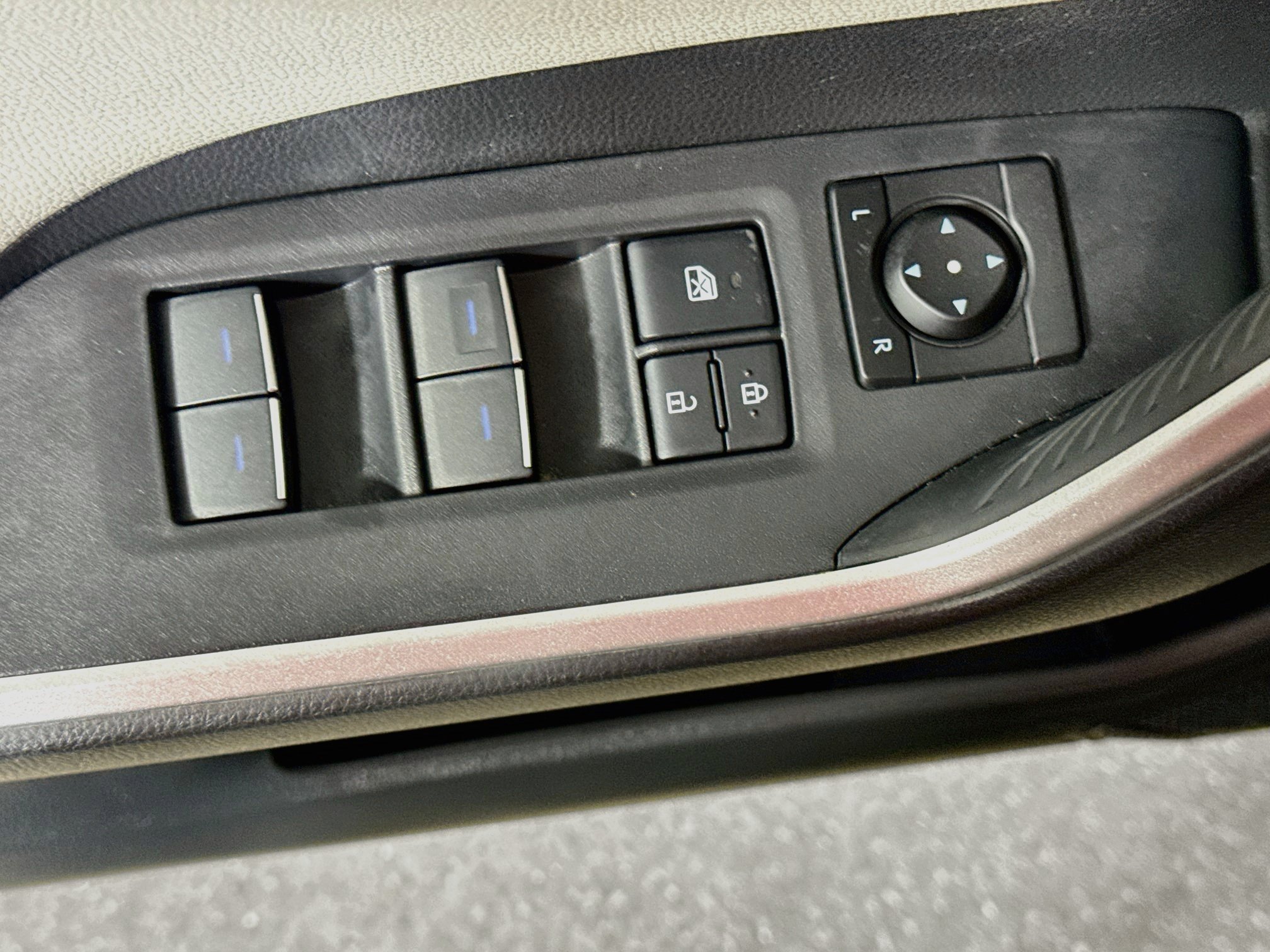 Certified 2022 Toyota RAV4 Limited AWD/4WD image 18