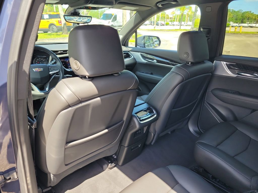 Used 2025 Cadillac XT6 Premium Luxury w/ Technology Package image 13