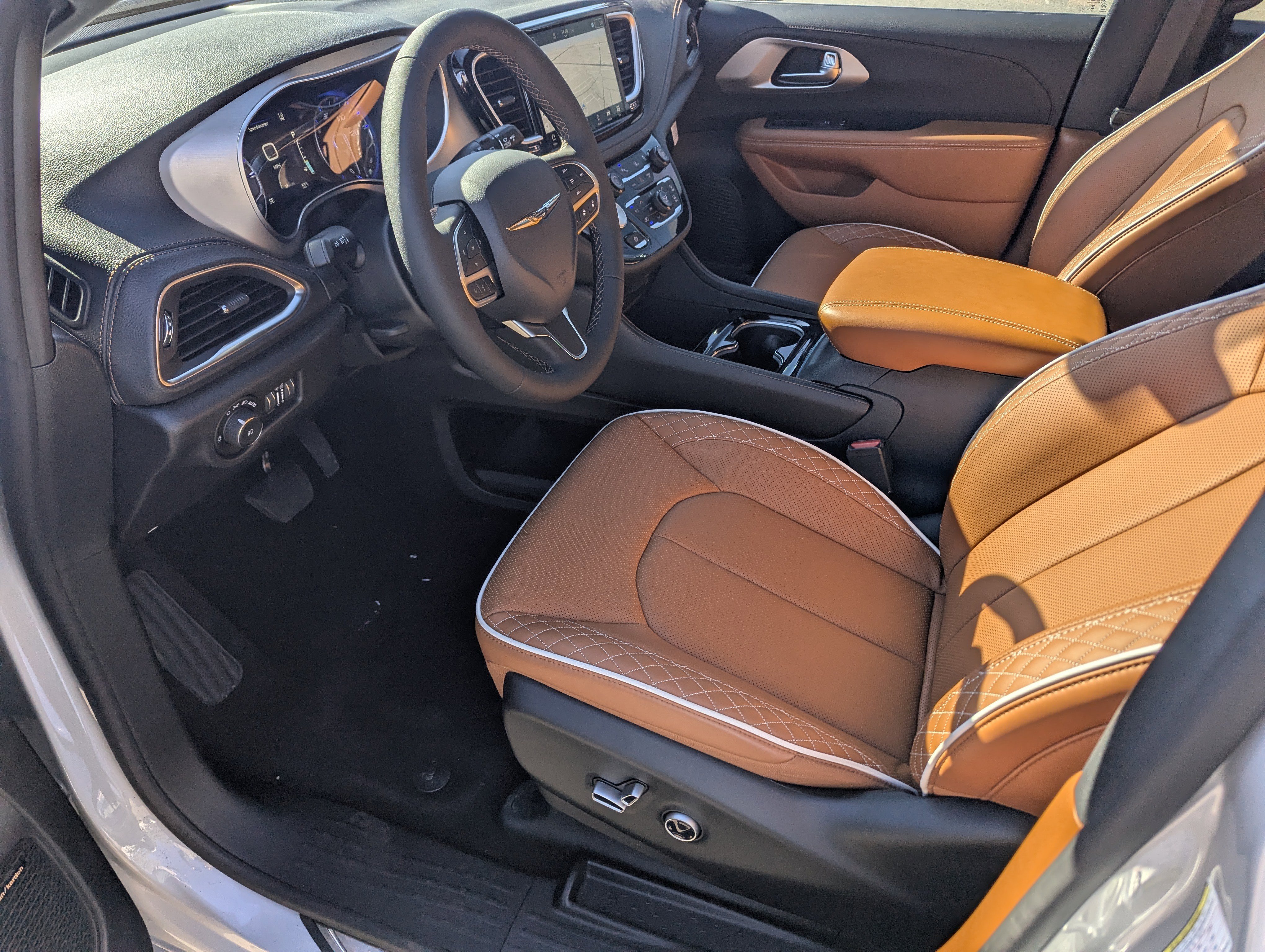 New 2026 Chrysler Pacifica Pinnacle image 10