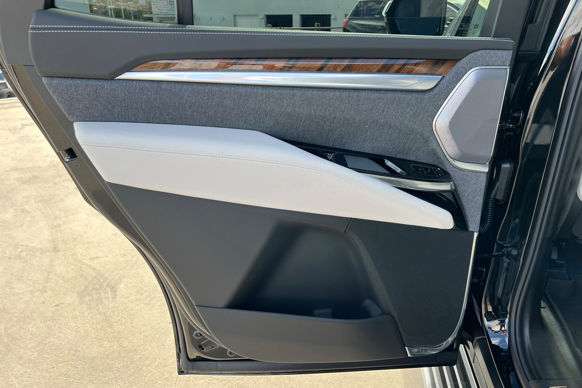 New 2026 Cadillac Escalade Platinum Sport w/ LPO, ONYX Package image 19