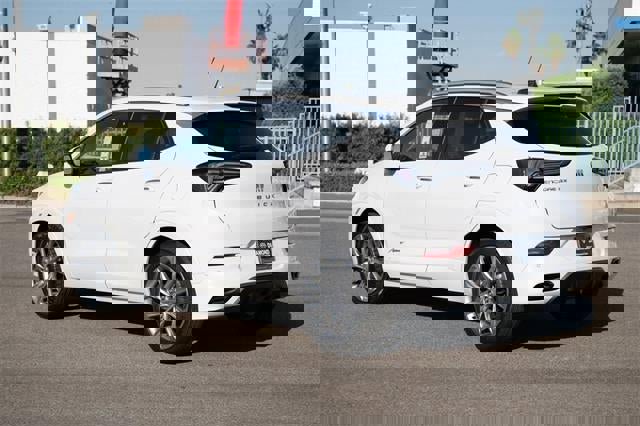 Used 2025 Buick Encore GX Avenir w/ Avenir Technology Package image 6