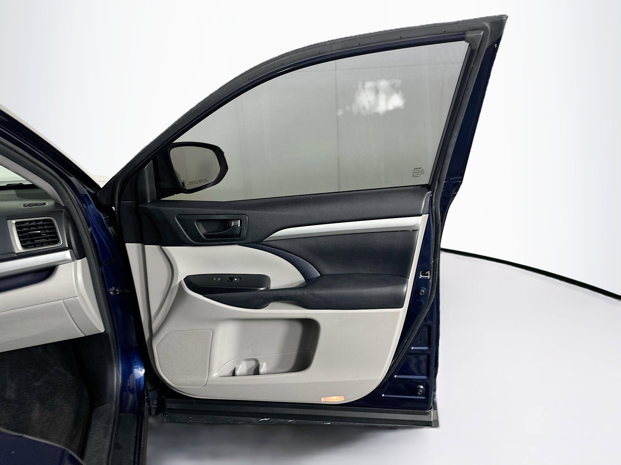 Used 2014 Toyota Highlander Plus FWD image 32