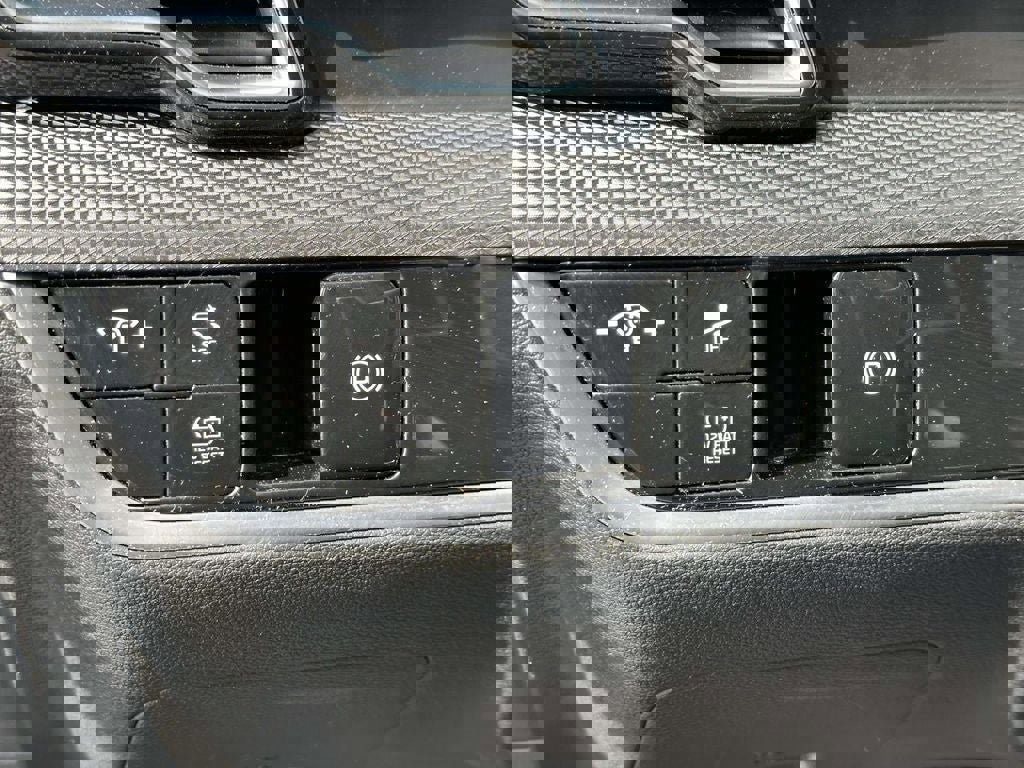 Certified 2025 Kia Sportage LX image 17