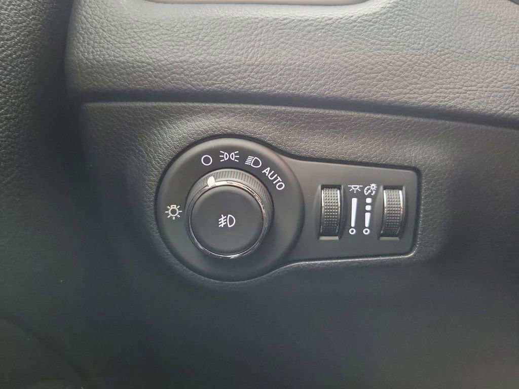 Used 2019 Jeep Compass Latitude w/ Popular Equipment Group image 30