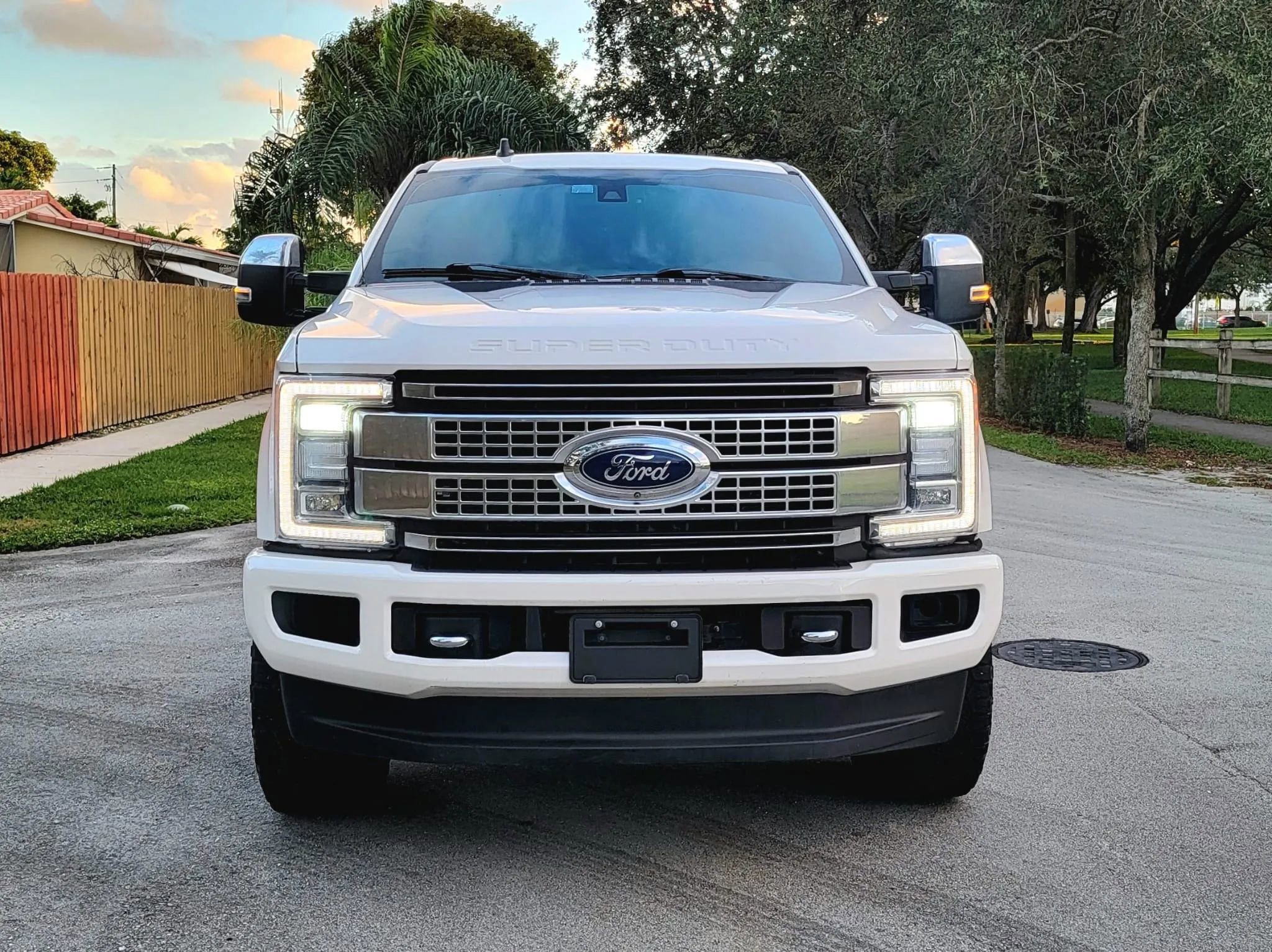 Used 2019 Ford F350 Platinum w/ Platinum Ultimate Package AWD/4WD image 2