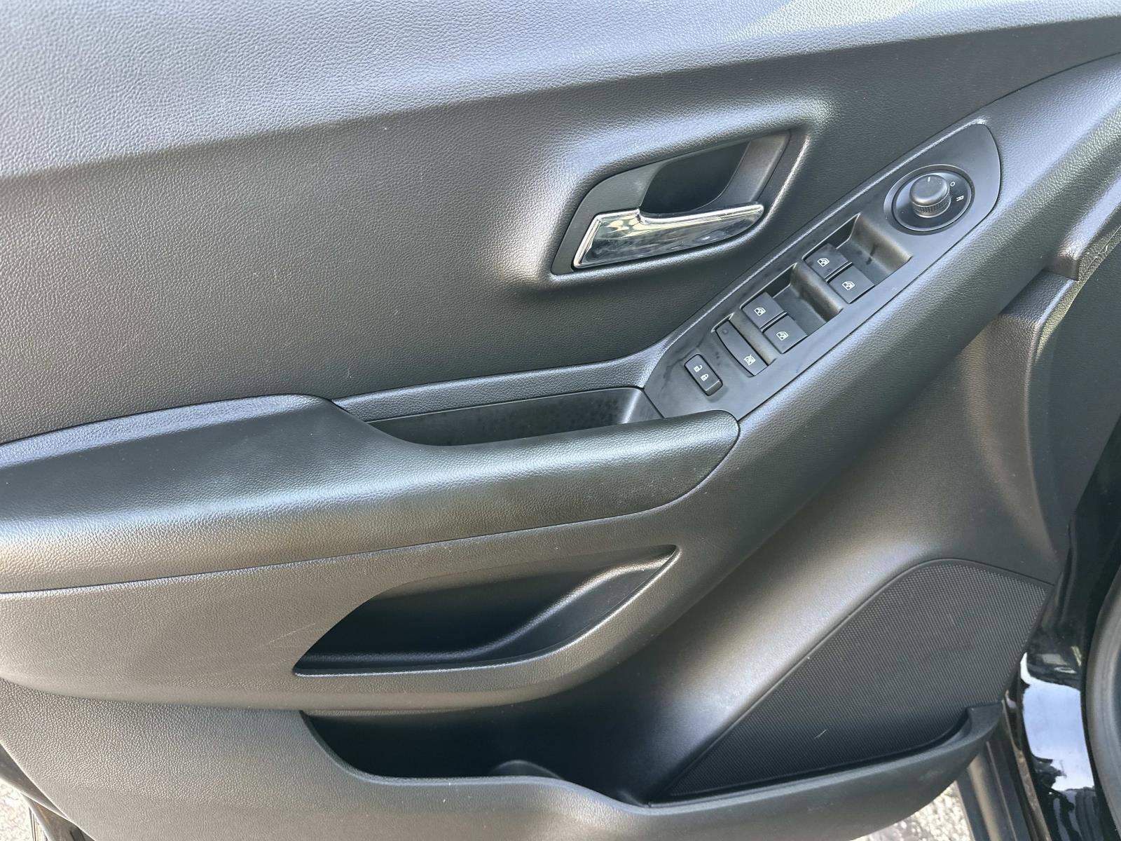 Used 2022 Chevrolet Trax LS w/ Tint and Cruise Package image 16