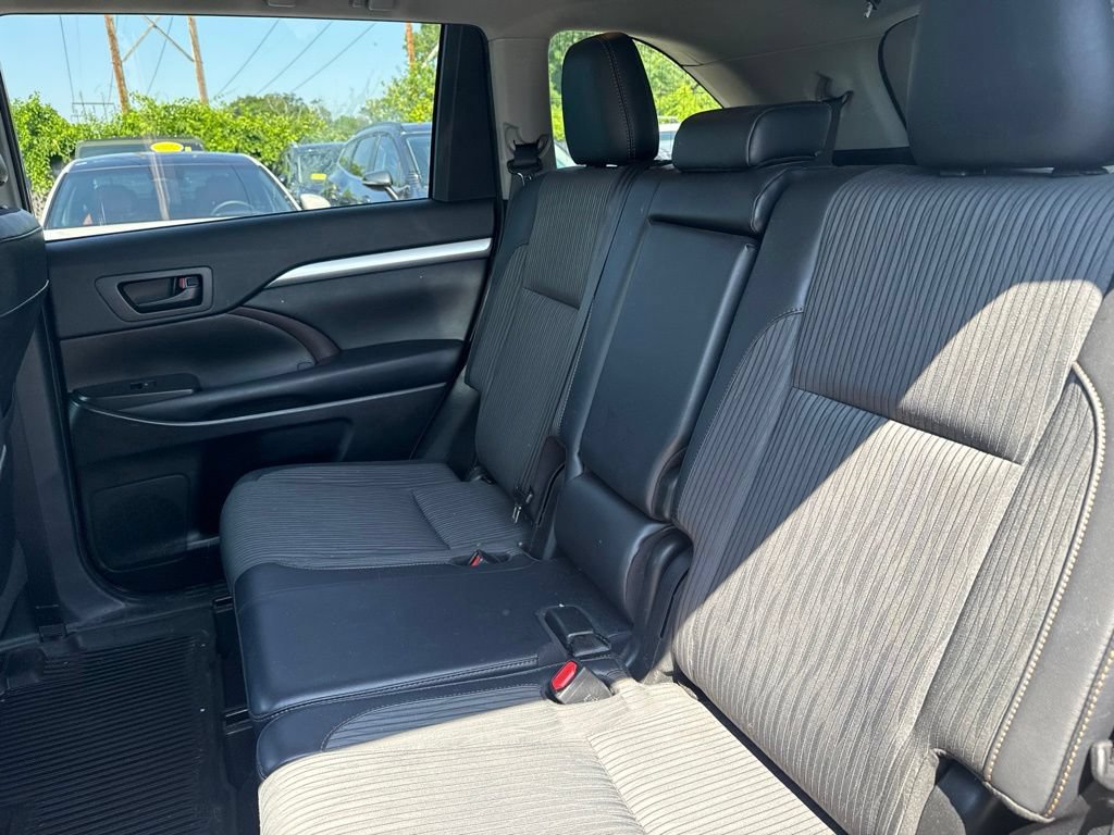 Used 2019 Toyota Highlander Plus AWD/4WD image 13