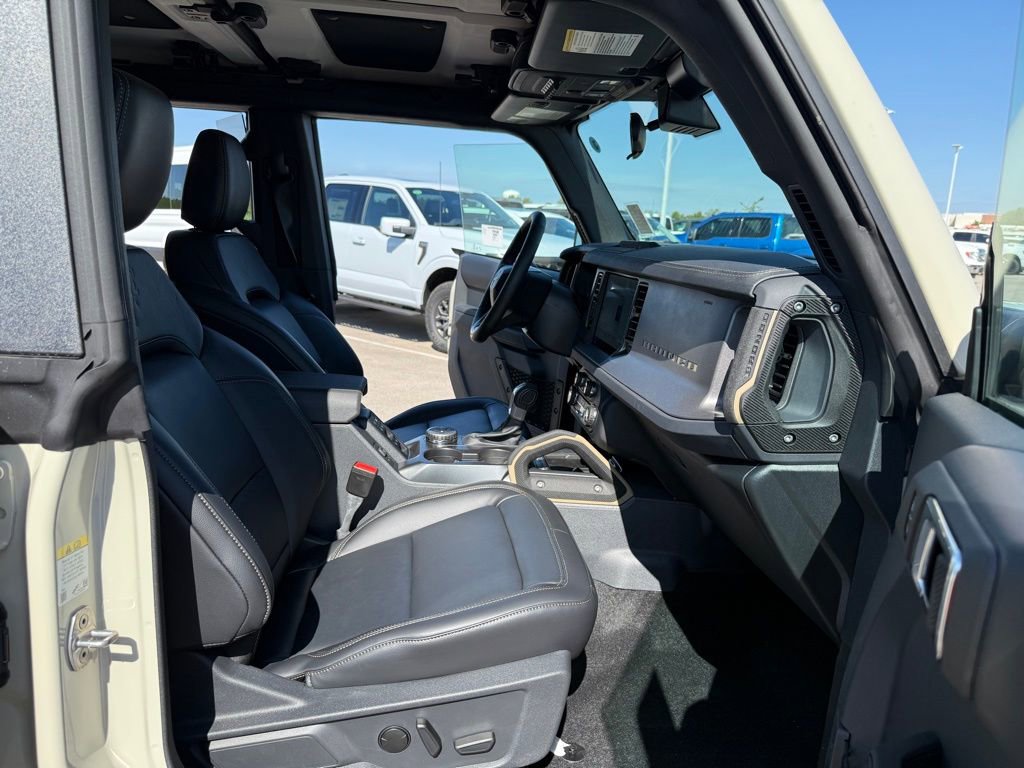 New 2025 Ford Bronco Badlands image 16