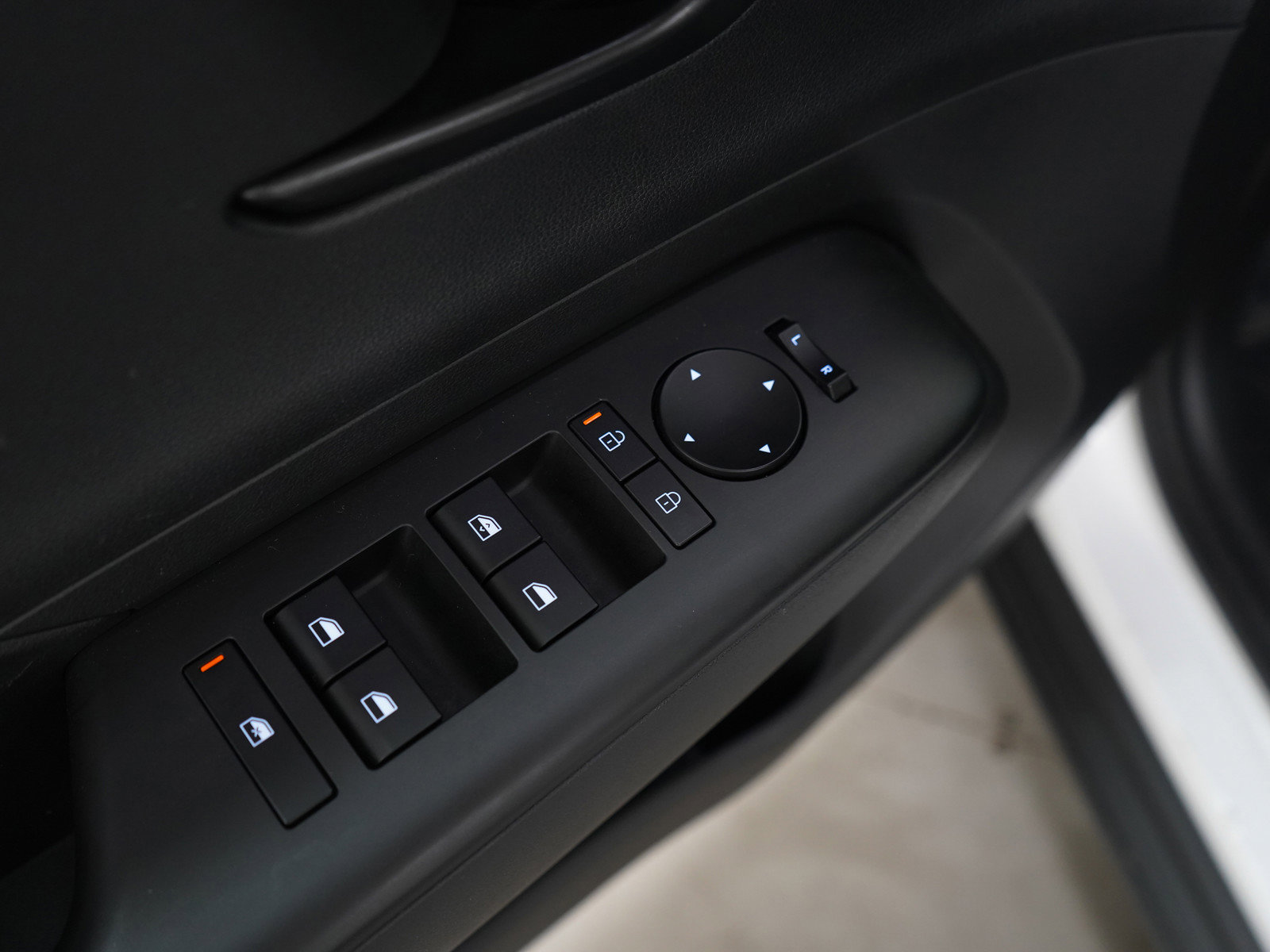 Used 2025 Hyundai Kona SEL image 19