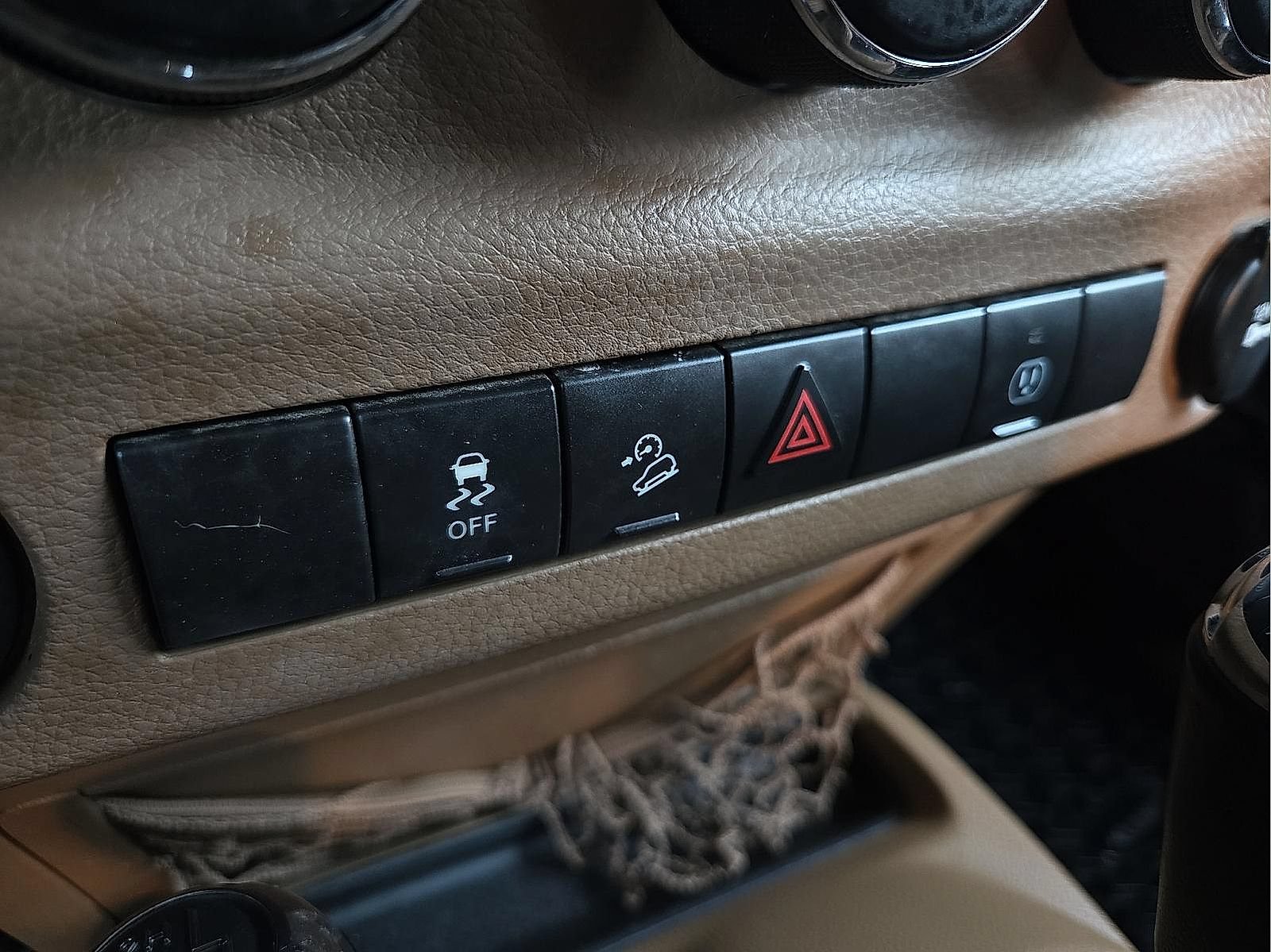 Used 2017 Jeep Wrangler Unlimited Sahara w/ Connectivity Group AWD/4WD image 21