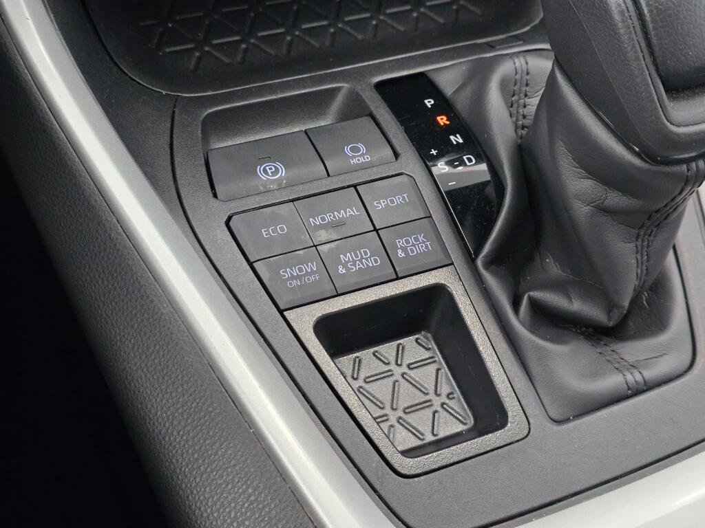 Certified 2024 Toyota RAV4 XLE AWD/4WD image 34