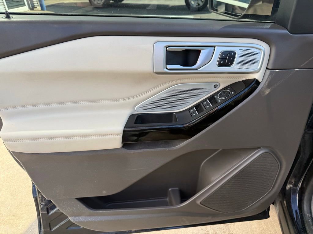 Used 2023 Ford Explorer Platinum w/ Technology Package image 25